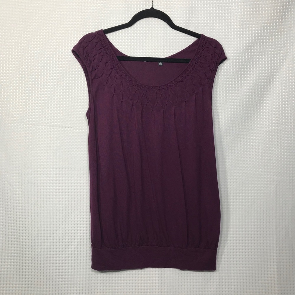 100% Rayon Sleeveless Shirt Size Large
